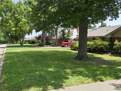 Lawn care service in Oklahoma City, 73118