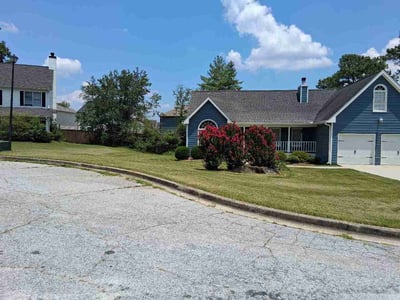 Lawn care service in Snellville, 30078
