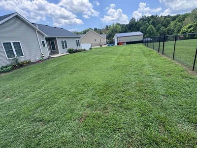 Lawn care service in Elizabethtown, 42701