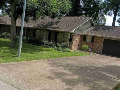 Lawn care service in Houston, 77055