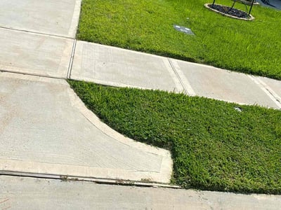Lawn care service in Montgomery, 77356