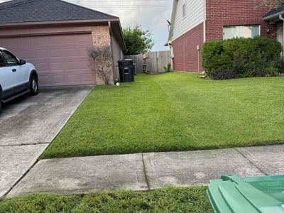 Lawn care service in Houston, 77075