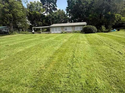 Lawn care service in Knoxville, 37919
