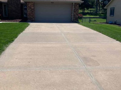 Lawn care service in Omaha, 68164