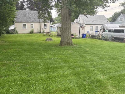 Lawn care service in Cedar Rapids, 52402