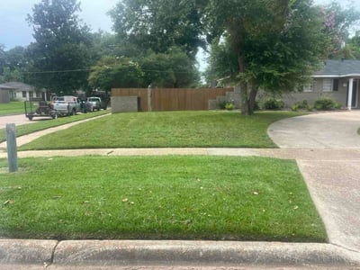 Lawn care service in Shreveport, 71105