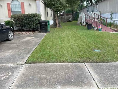 Lawn care service in Huffman, 77336