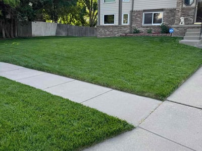 Lawn care service in Lincoln, 68528