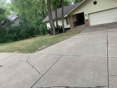 Lawn care service in Bellevue, 68123