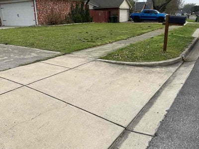 Lawn care service in Fort Worth, 76182