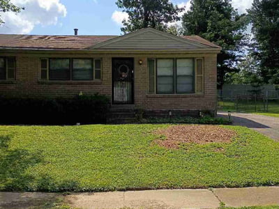 Lawn care service in Louisville, 40229