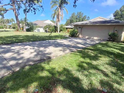 Lawn care service in Sarasota, 34235