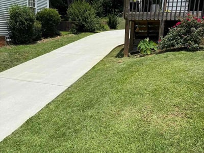 Lawn care service in Newnan, 30263