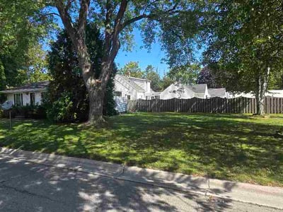 Lawn care service in Green Bay, 54303