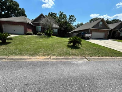 Lawn care service in Crestview, 32536