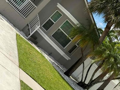 Lawn care service in Pembroke Pines, 33028