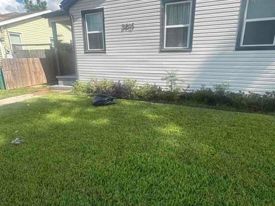 Lawn care service in Jefferson, 70121
