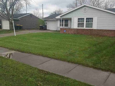 Lawn care service in Fort Wayne, 46815