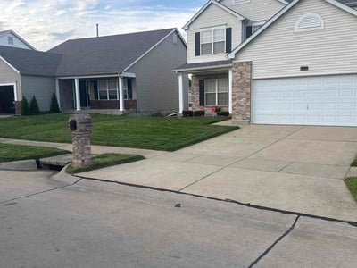 Lawn care service in Florissant, 63034