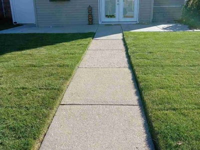 Lawn care service in Chicago, 60638
