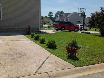 Lawn care service in Columbia, 29229