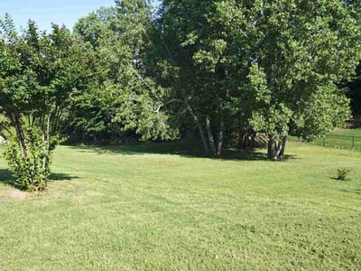 Lawn care service in Edmond, 73034