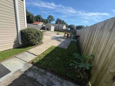 Lawn care service in Metairie, 70003