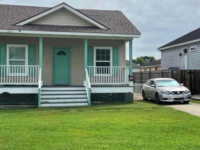 Lawn care service in New Orleans, 70122