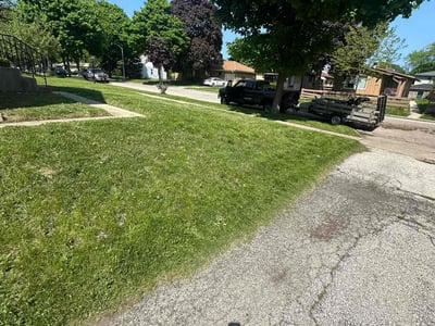 Lawn care service in Milwaukee, 53225