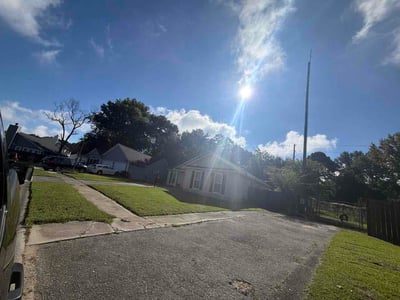 Lawn care service in Charleston, 29414