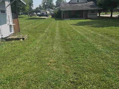 Lawn care service in Bluffton, 46714