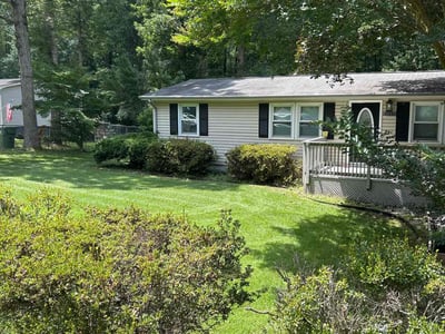 Lawn care service in Fredericksburg, 22407