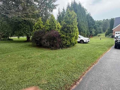 Lawn care service in Woodbine, 21797