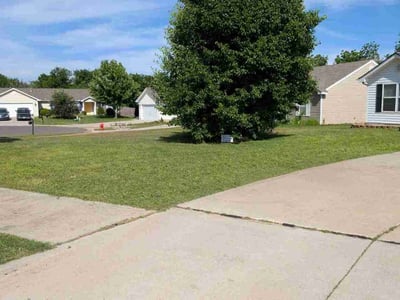 Lawn care service in Oklahoma City, 73135