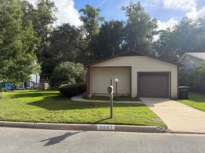 Lawn care service in Tallahassee, 32309