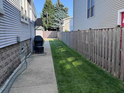 Lawn care service in Chicago, 60630