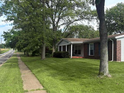 Lawn care service in Florissant, 63033