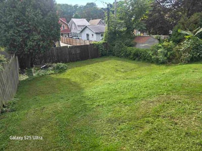 Lawn care service in Erie, 16507