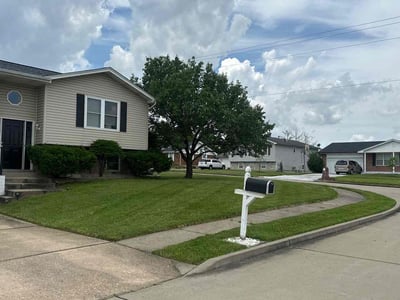Lawn care service in Wentzville, 63385
