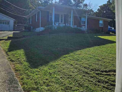 Lawn care service in Shepherdsville, 40165