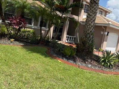 Lawn care service in Pembroke Pines, 33029