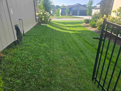 Lawn care service in Lee's Summit, 64081