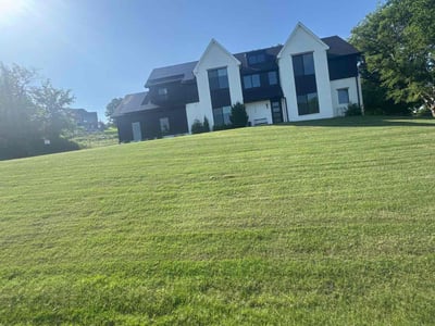 Lawn care service in Broken Arrow, 74014