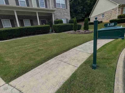 Lawn care service in Chelsea, 35043