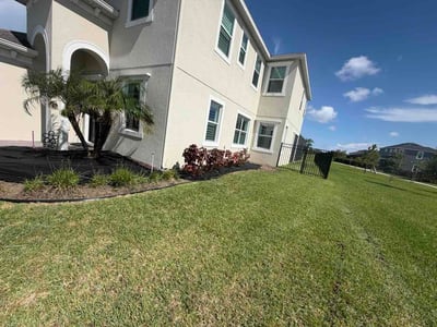 Lawn care service in Melbourne, 32940