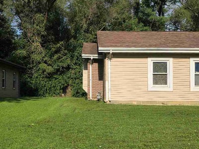 Lawn care service in Springfield, 62703