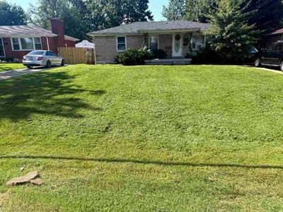 Lawn care service in Louisville, 40258