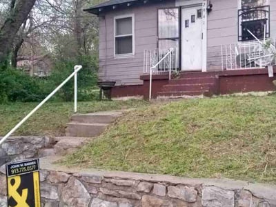 Lawn care service in Kansas City, 66104