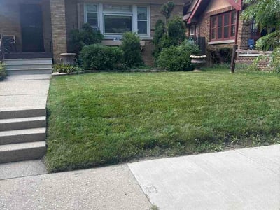 Lawn care service in Milwaukee, 53210
