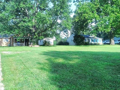 Lawn care service in Raytown, 64133